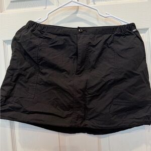 VANS Women’s Black skirt